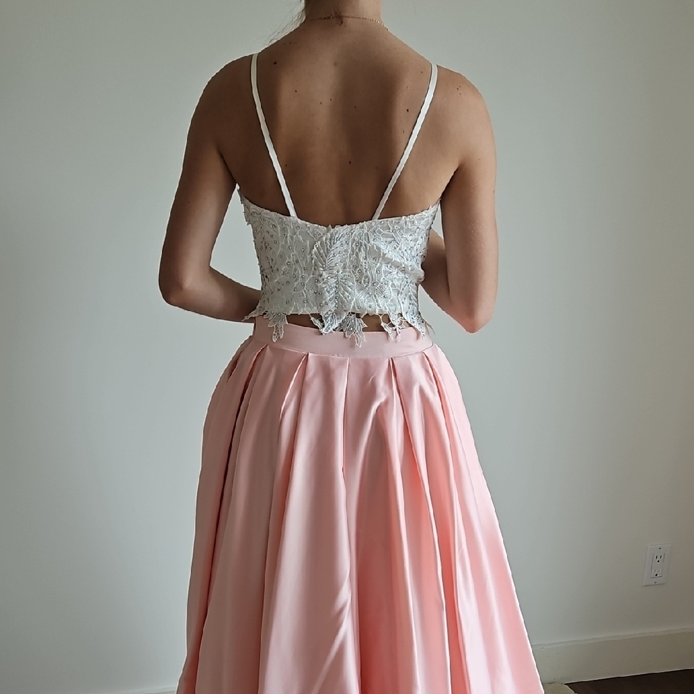 Formal white lace top and pink taffeta pleated skirt - Picture 3 of 7